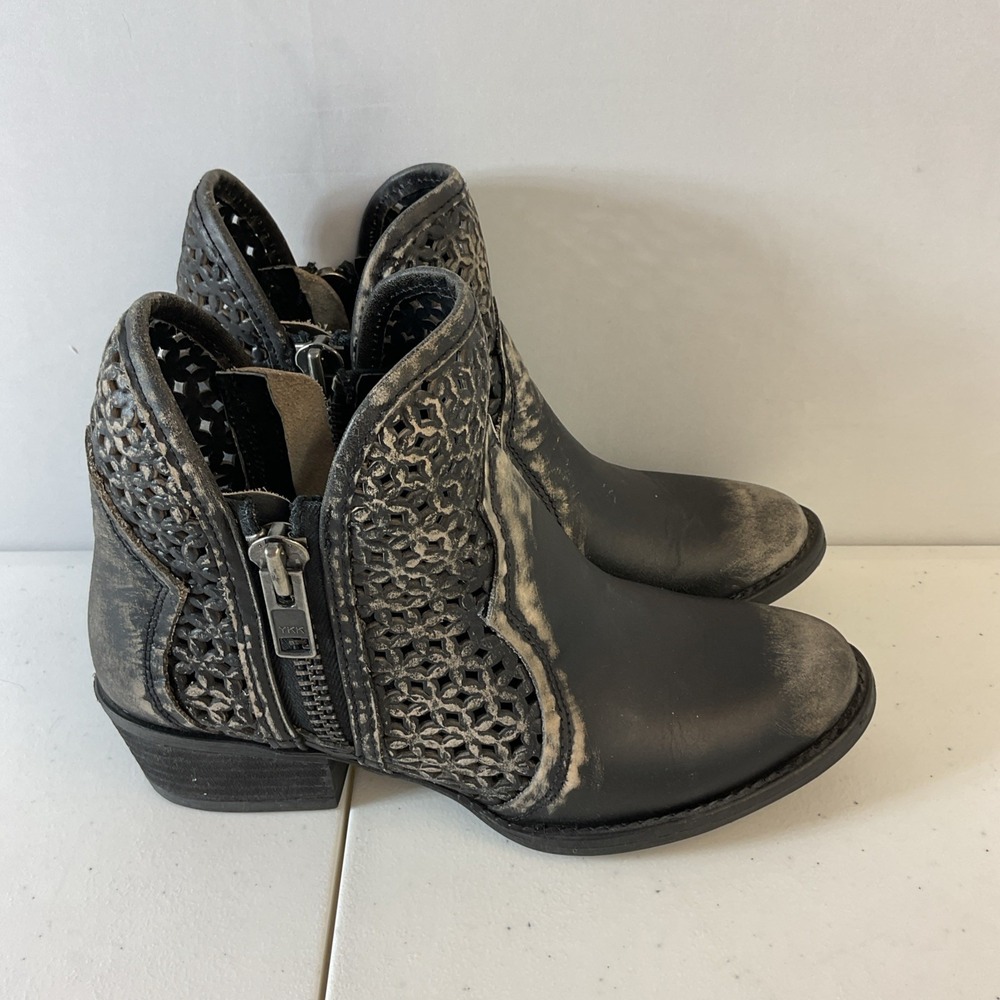 Circle G Black Distressed Leather Booties Size‎ 8 western zip Cowgirl cutout